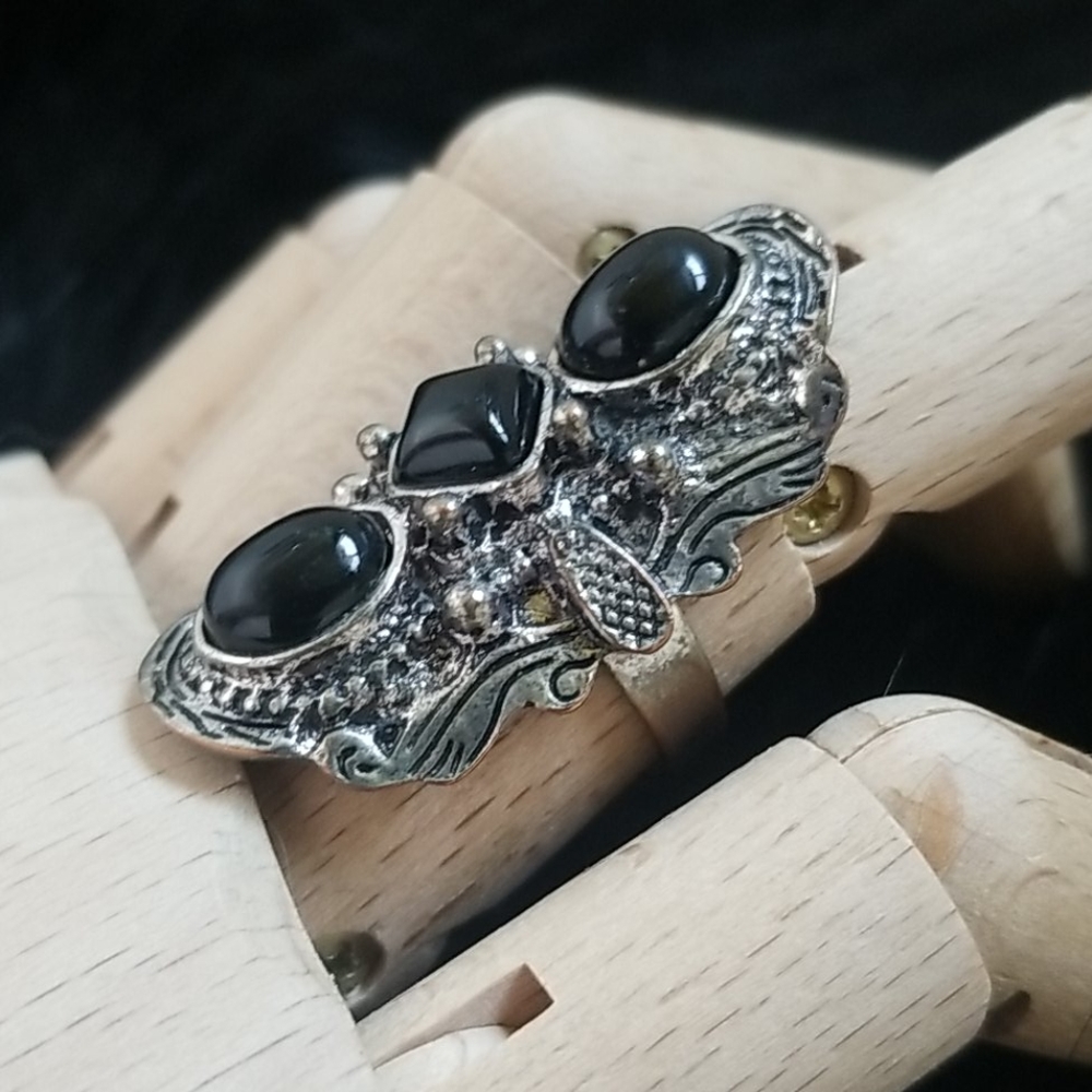 Silver Onyx Statement Ring - image 3